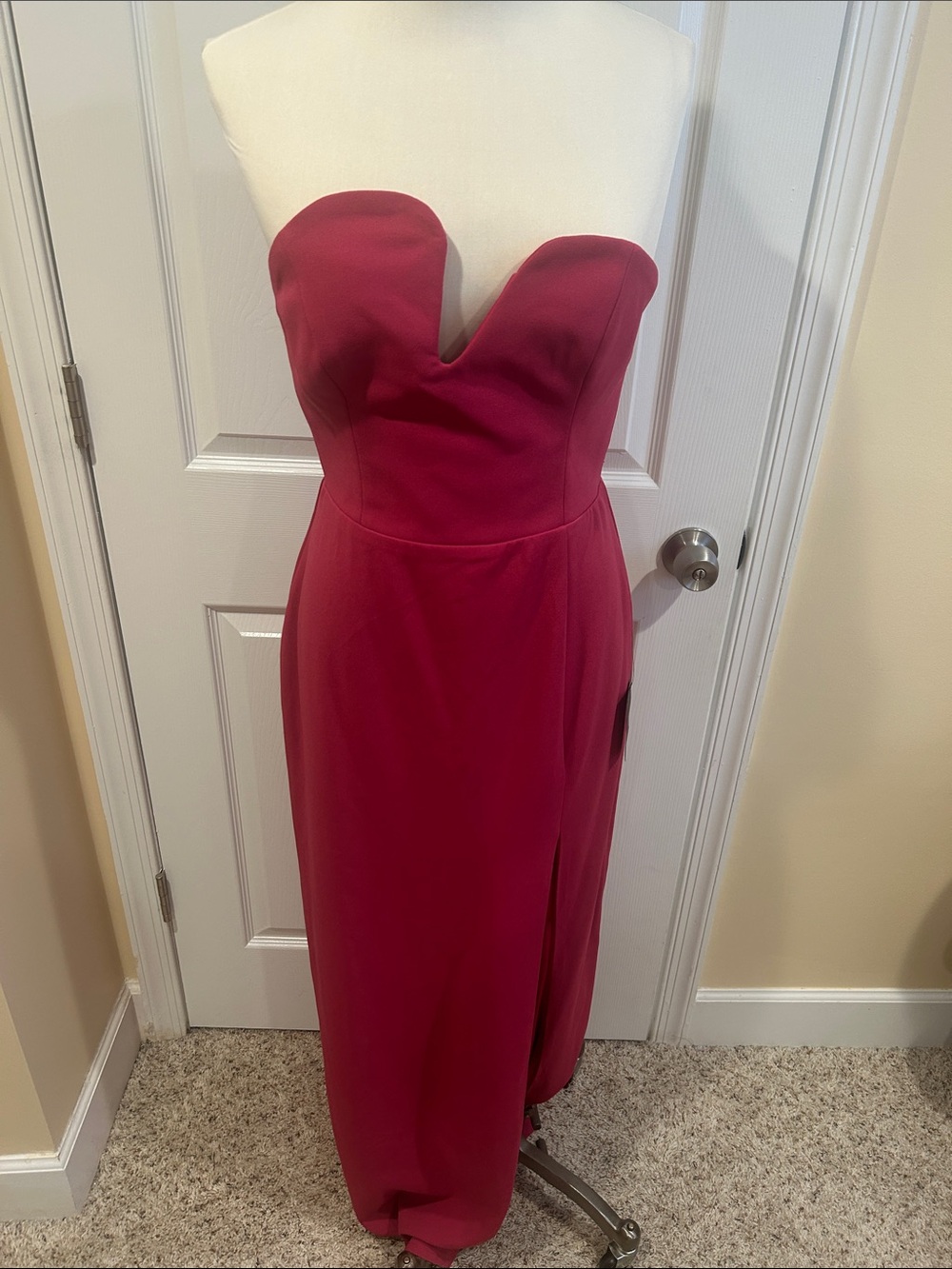 Lulu's Strapless Sweetheart Gown in Deep Fuchsia